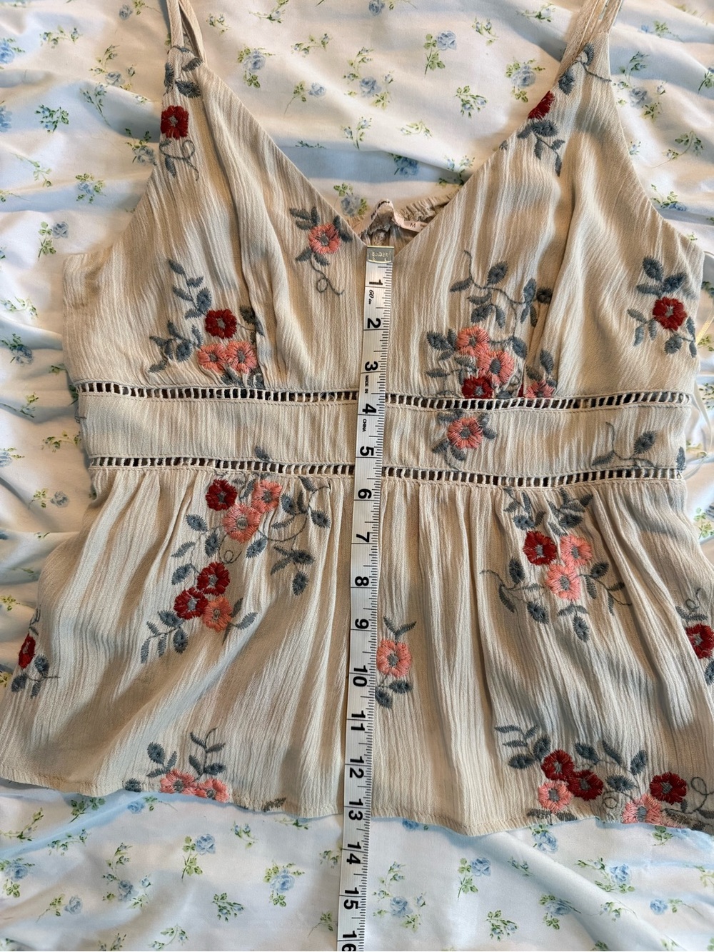 NWOT Francesca’s Embroidered Cream & Pink Floral V-Neck Peplum Camisole Cottage - Picture 9 of 9